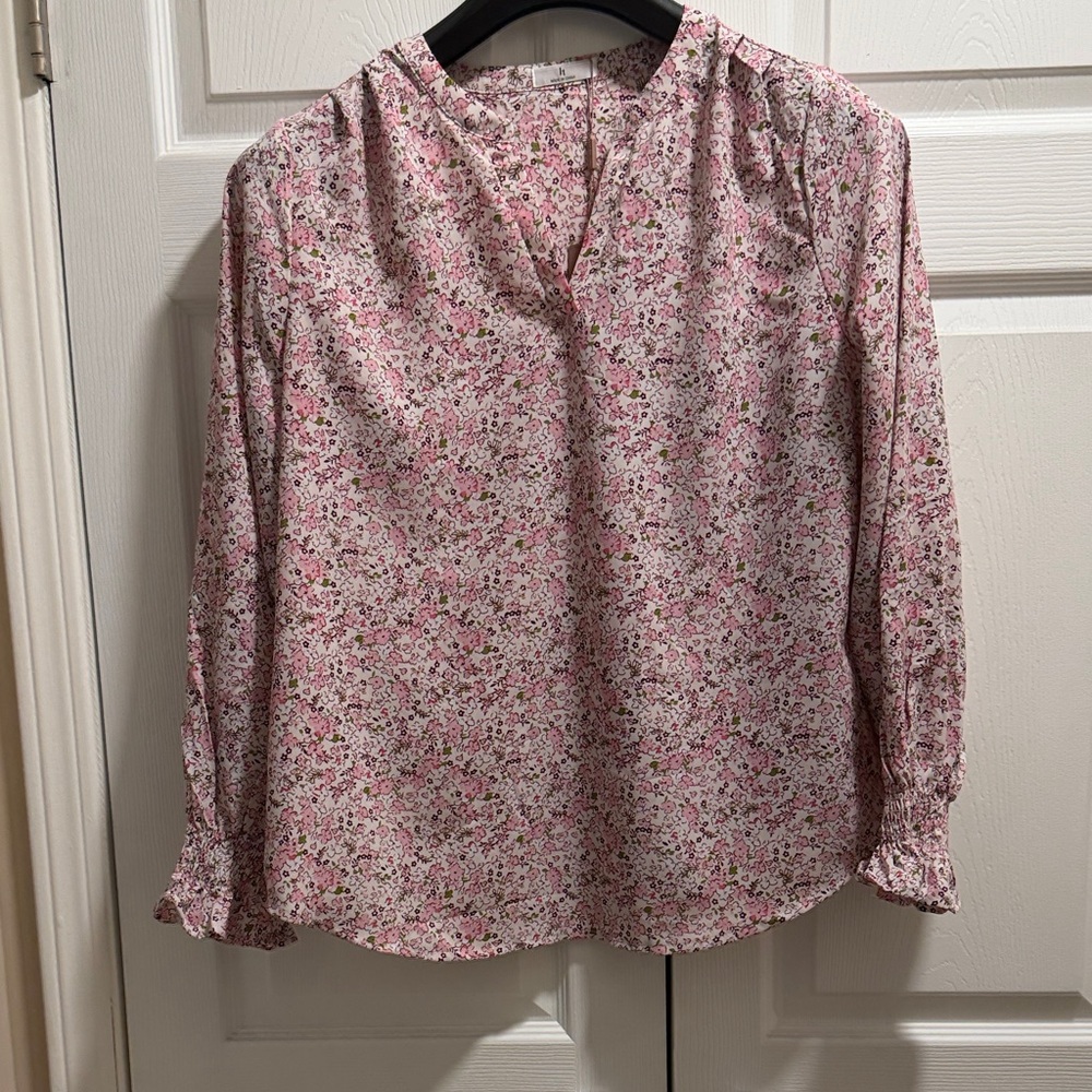 Chic Floral Blouse in Pink